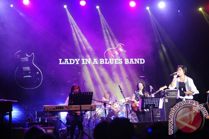 Lady In A Blues Band