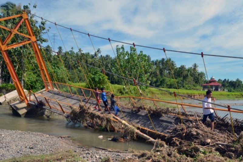 JEMBATAN RUSAK