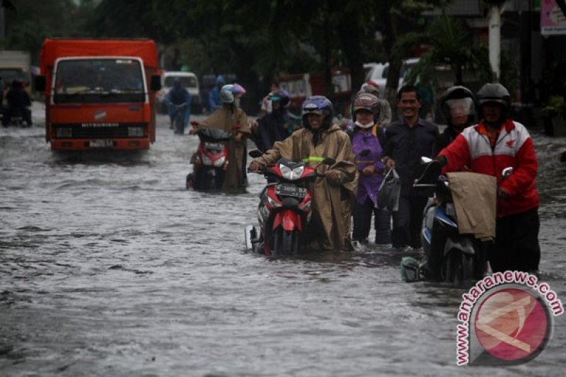 Sejumlah wilayah di Semarang banjir  ANTARA News