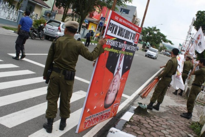 Tim Penertiban Atribut Tunggu Keputusan Wali Kota