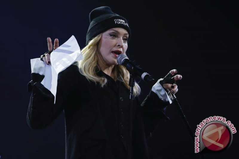 Madonna ikut aksi protes kematian George Floyd di London