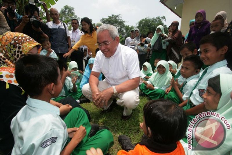 Kunjungi Anak Berkebutuhan Khusus 