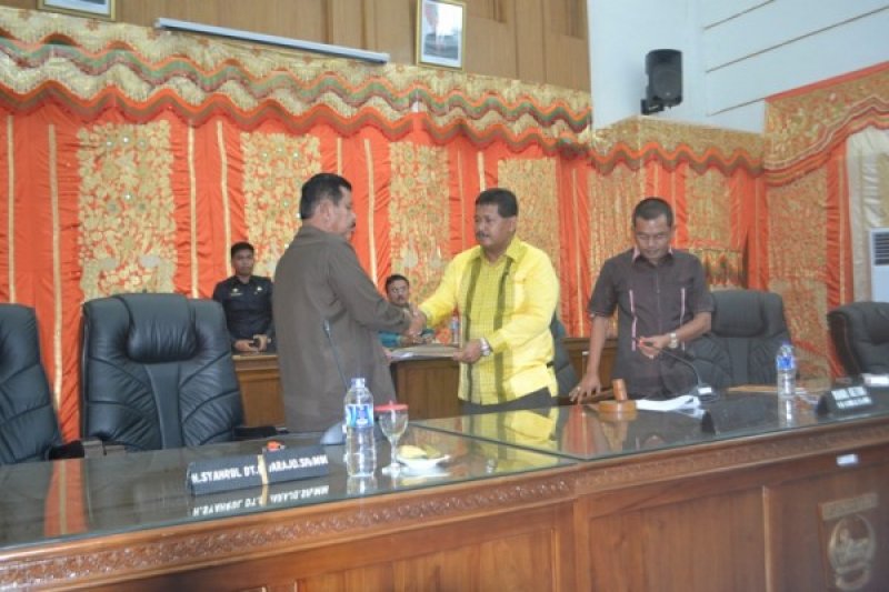 Serahkan Rekomendasi LKPJ