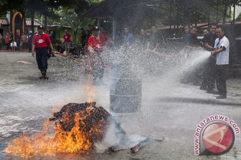 Simulasi Gempa Dan Kebakaran - ANTARA News Yogyakarta - Berita Terkini ...