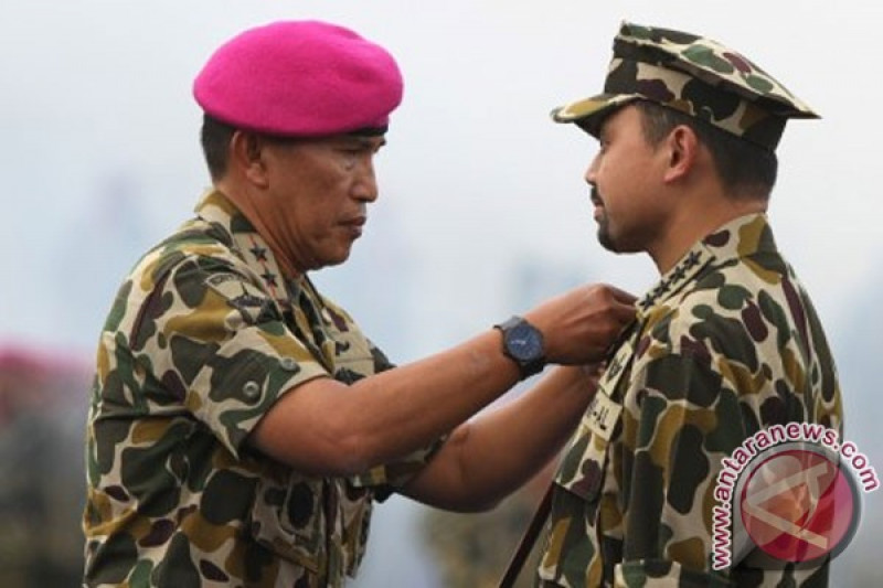 Pangeran Brunei dianugerahi brevet kehormatan korps marinir 