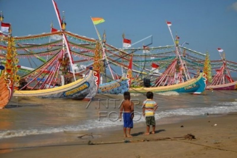 SIAPKAN PERAHU HIAS