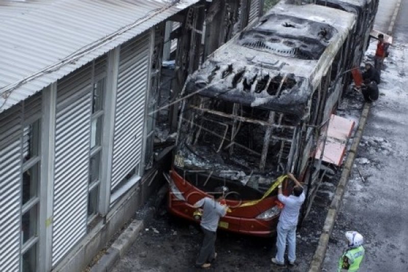 TRANSJAKARTA TERBAKAR