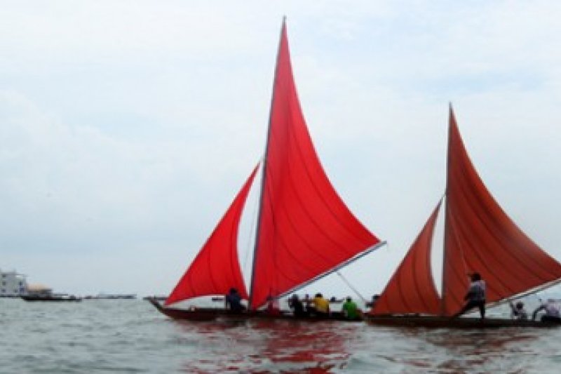 Lomba Perahu Kolek/Joko Sulistyo