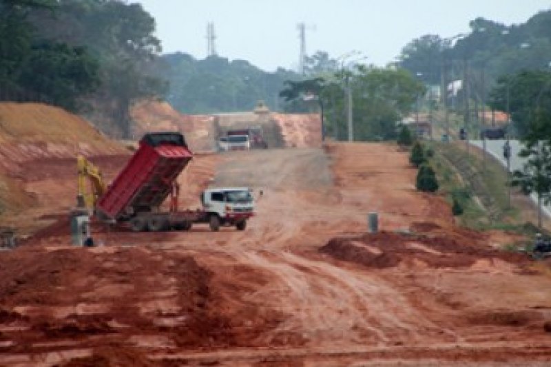 Penambahan Jalan Akses Bandara/Joko Sulistyo