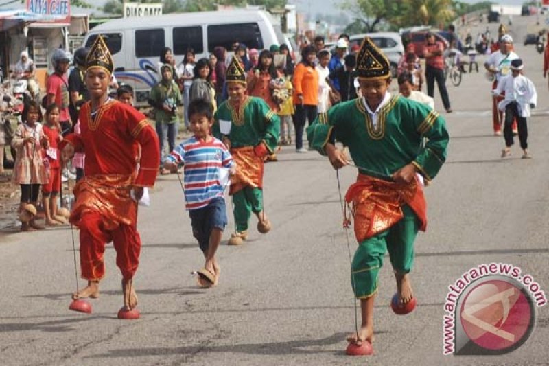 Lomba Sandal Tampuruang