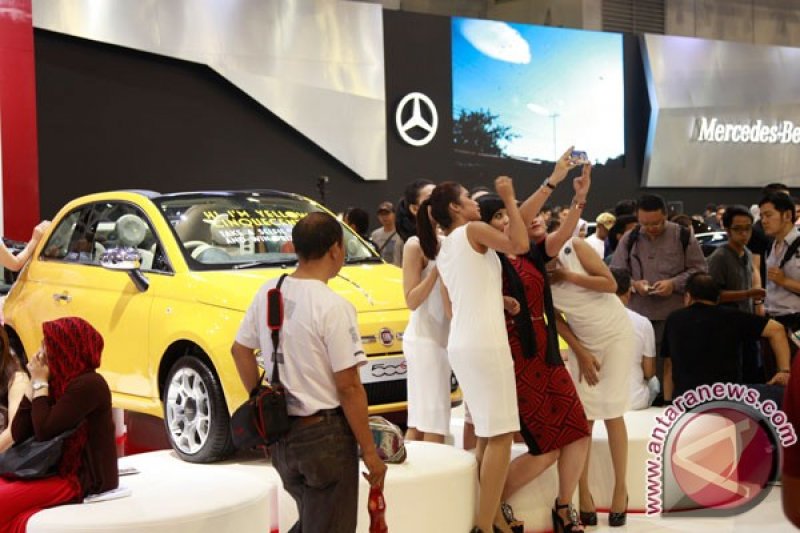 Pose Selfie Bersama Fiat