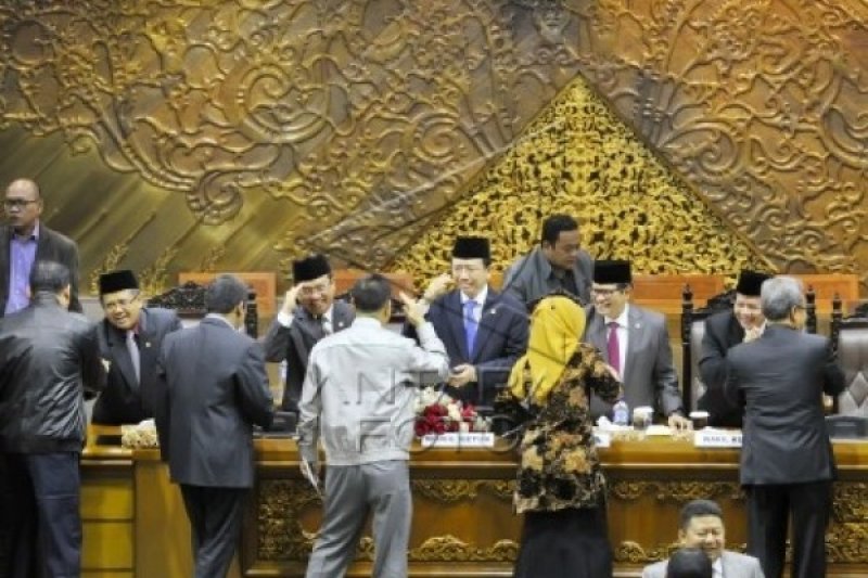 SIDANG PARIPURNA DPR TERAKHIR