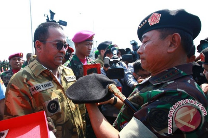 Pembaretan Dan Penyematan Brevet TNI