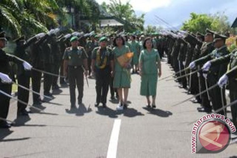 Tradisi pelepasan mantan Pangdam XVII/Cenderawasih