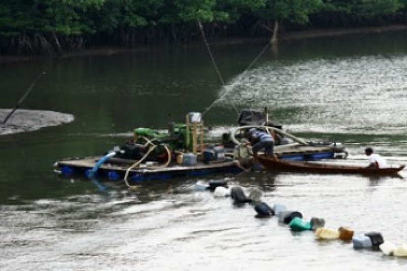 Penambang Pasir Ilegal/Joko Sulistyo