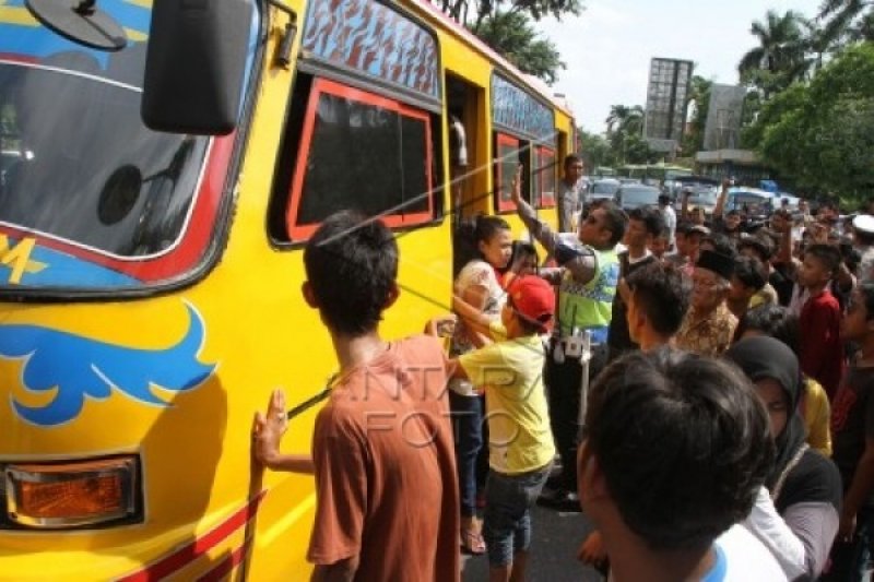 TUNTUT KESERAGAMAN TARIF ANGKUTAN UMUM