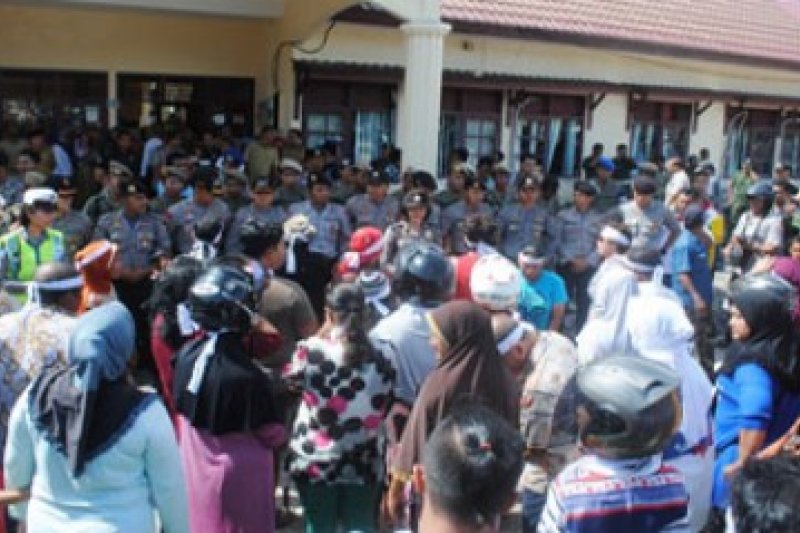 Demo di DPRD Natuna/Zam Jambak