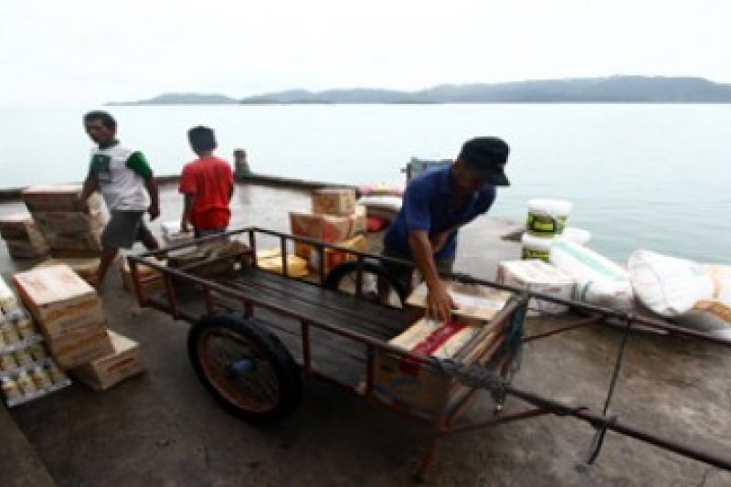 Logistik Pulau Moro/Joko Sulistyo