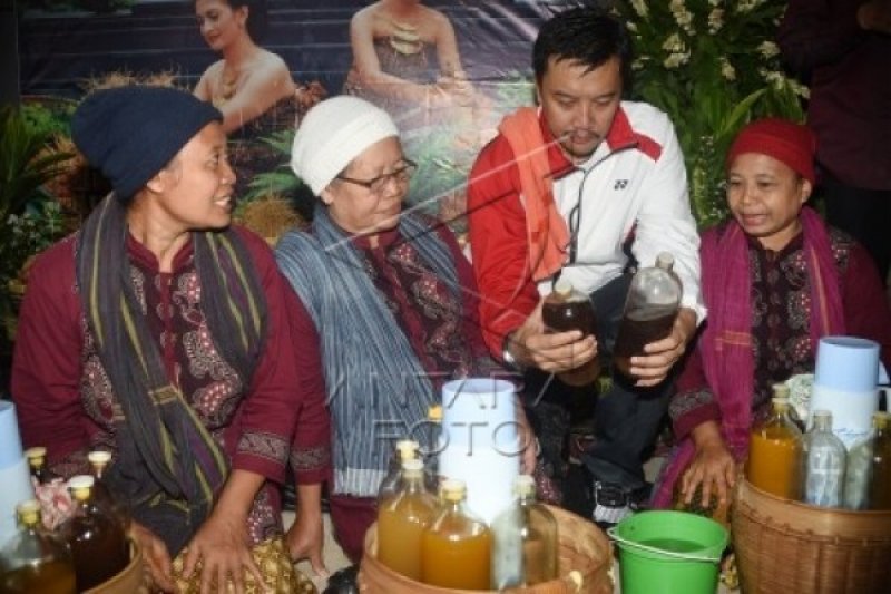 AJAK MINUM JAMU BERSAMA