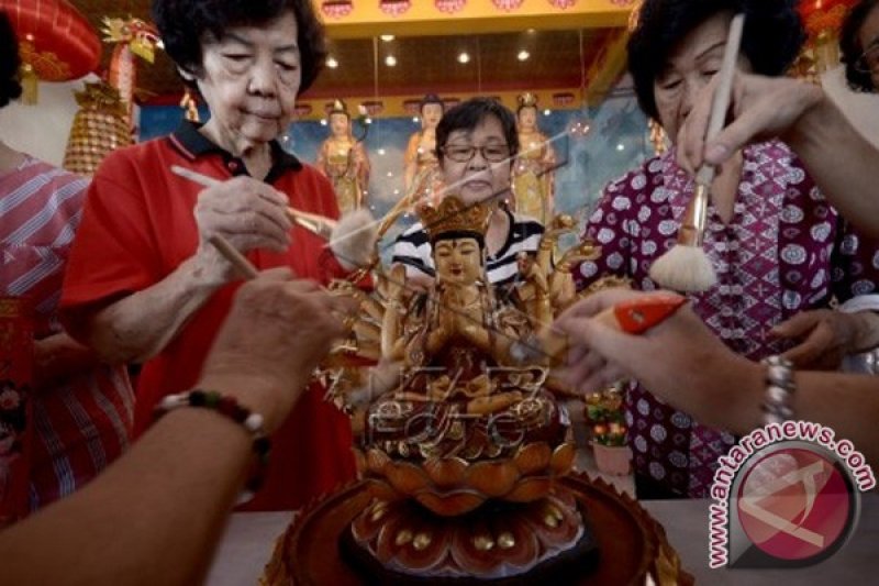 PEMBERSIHAN PATUNG DEWA KLENTENG XIAN MA