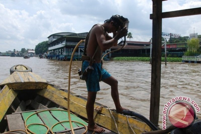 Penyelam tradisional mencari 