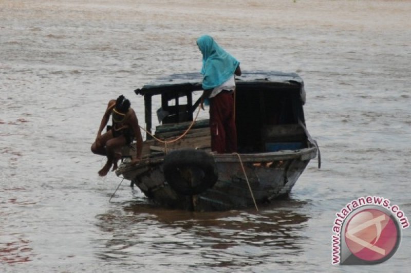 Penyelam tradisional mencari 