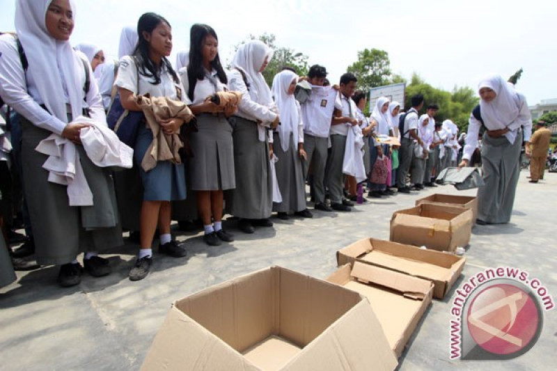 Sumbangkan Baju Sekolah