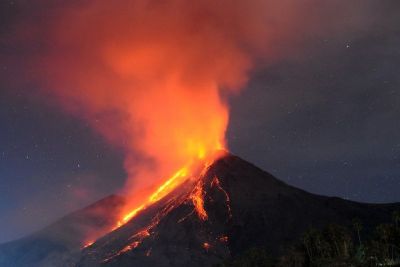 ERUPSI LAVA KARANGETANG