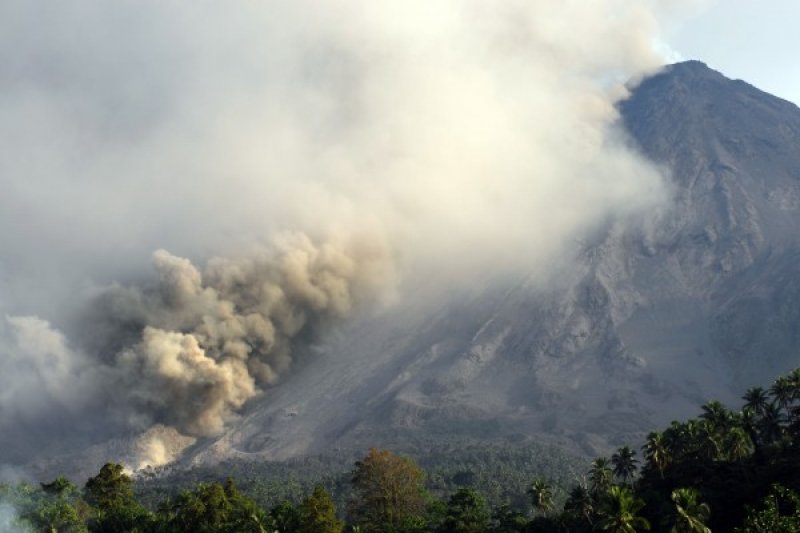 AWAN PANAS KARANGETANG