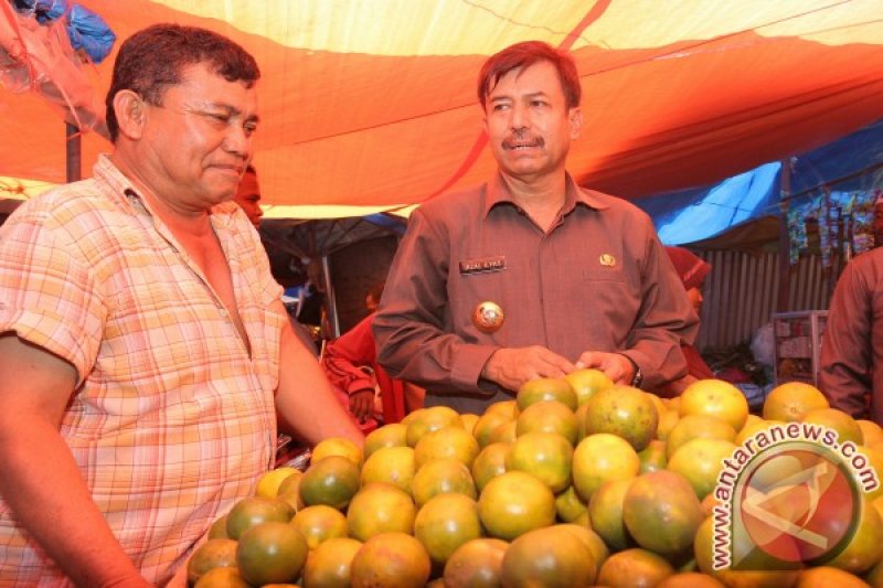 WALI KOTA SOLOK MELAKSANAKAN SIDAK DI PASAR RAYA SOLOK