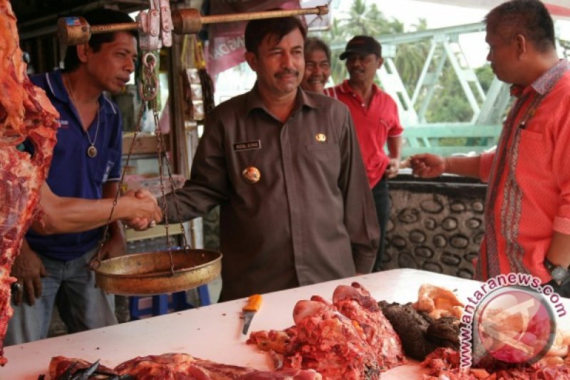 Wali kota Solok, saat melakukan Sidak di Lis Daging Pasar Raya Solok