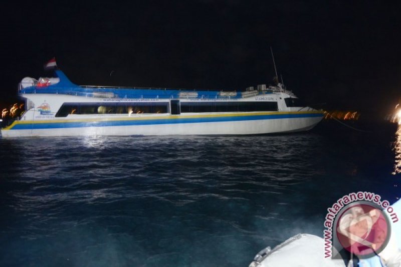 FAST BOAT TERBAKAR