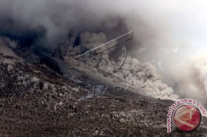 AWAN PANAS GUNUNG SINABUNG