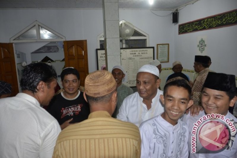 COVID-19 Task Force chief performs Eid prayers at BNPB Building