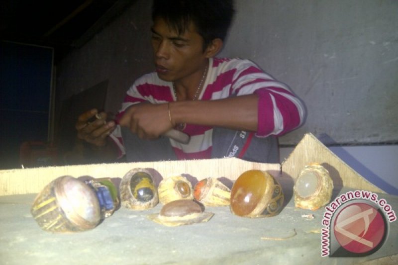 kerajinan sarang cincin batok kelapa