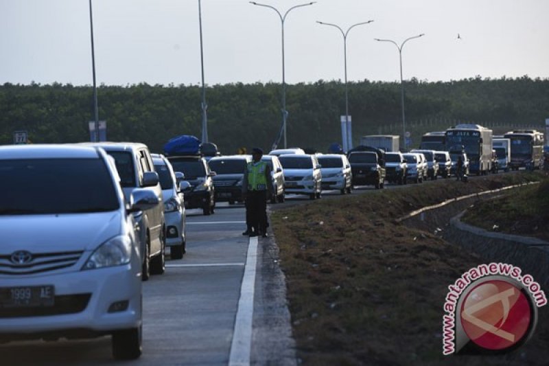 Gerbang tol Cikopo ditutup kendaraan arah Jakarta dialihkan ke Kalihurip