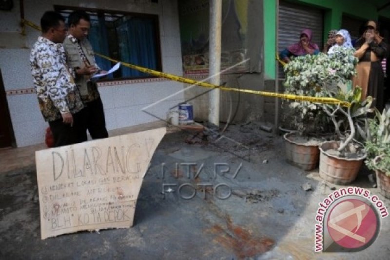 SEMBURAN LUMPUR DAN GAS BERACUN DEPOK