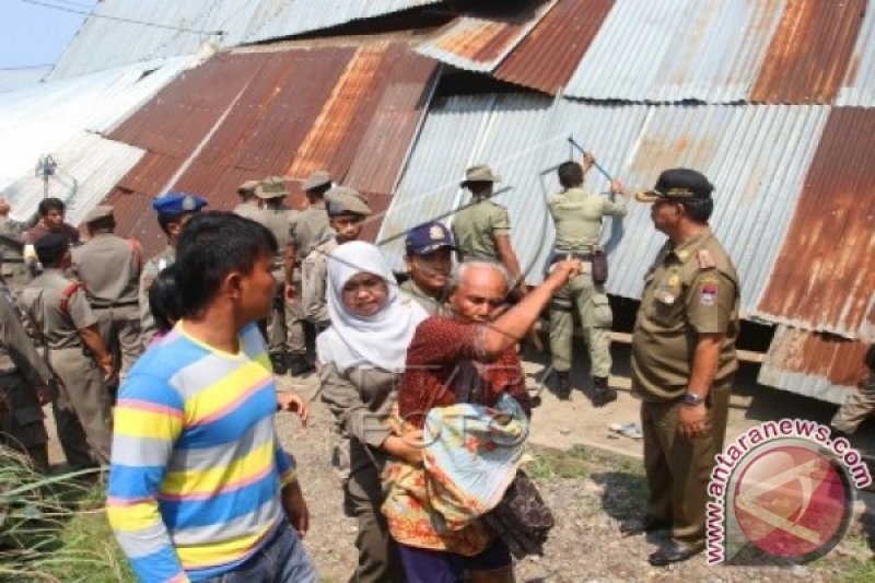 PEMBONGKARAN PAKSA BANGUNAN