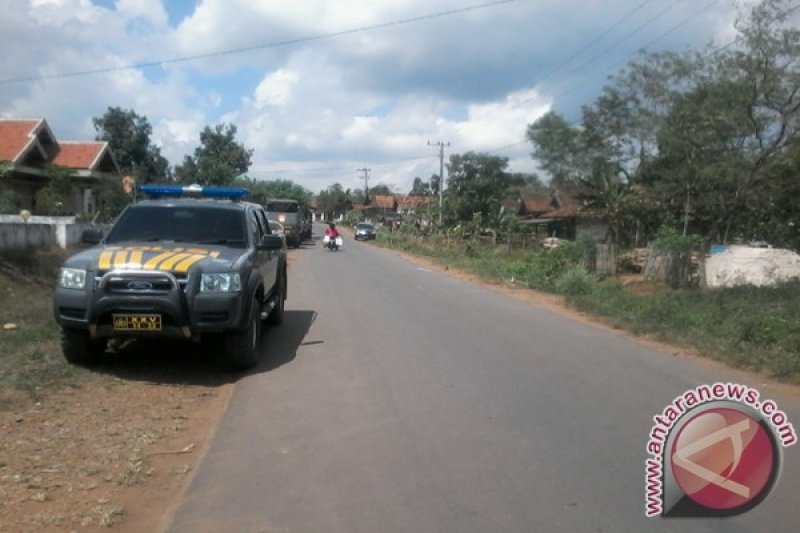 POLISI BERJAGA DI JALAN MENUJU DESA BATU BADAK