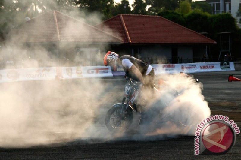 Stunt Rider Rok Bagoros