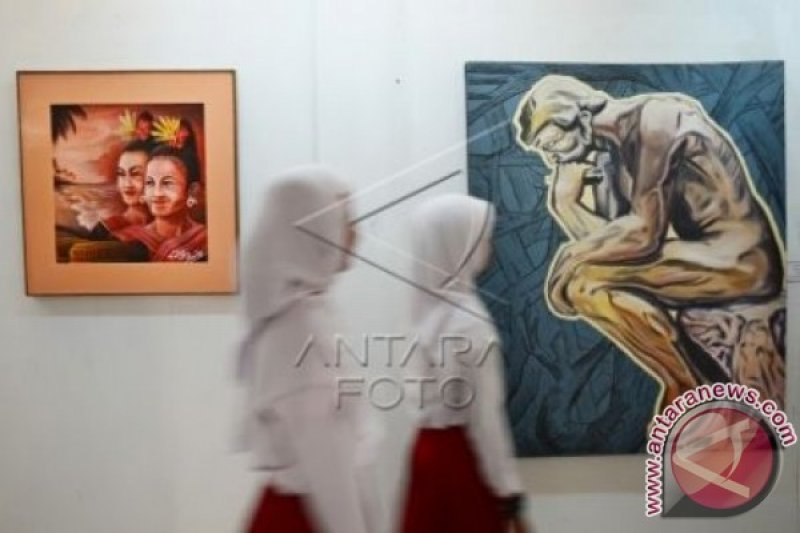 PAMERAN LUKISAN MERAJUT WAKTU