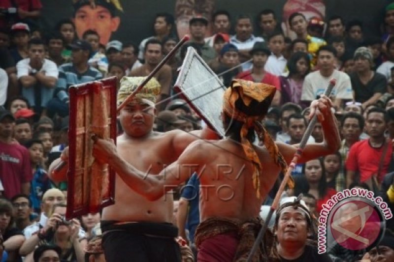 TANDING PEPADU LOMBOK