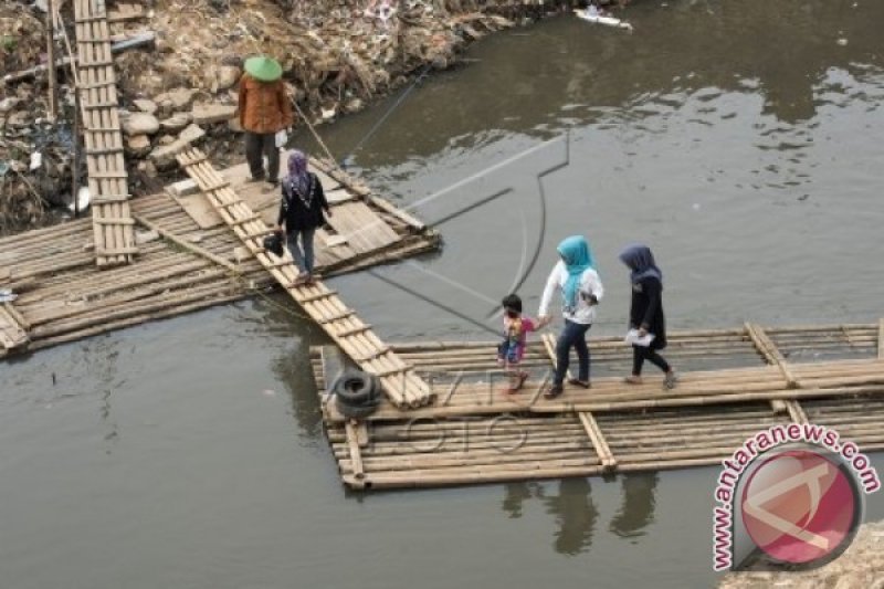 JEMBATAN PENYEBERANGAN SEMENTARA