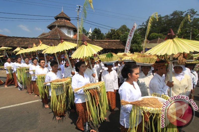 Tradisi Serentaun Cigugur