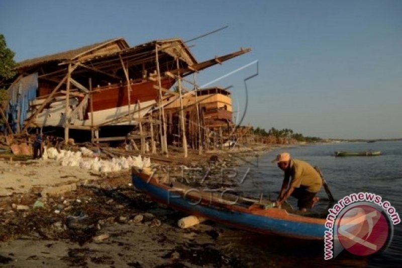 PUSAT PEMBUATAN KAPAL PHINISI