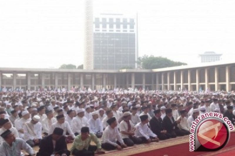 Shalat Istisqa di Istiqlal Diikuti Ribuan Orang