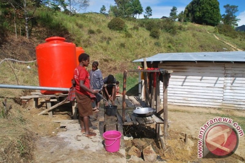 Pengungsi Embun Asam dan Hujan Es