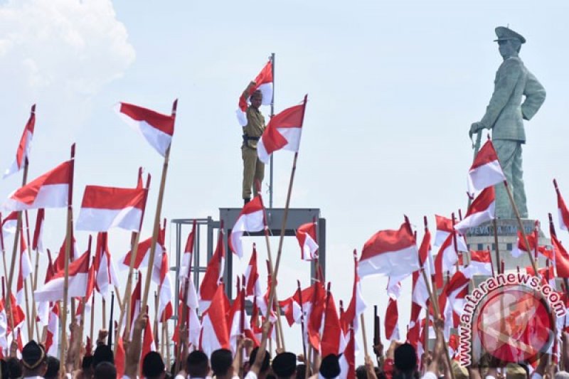 Pengibaran Merah Putih Pertama Kali