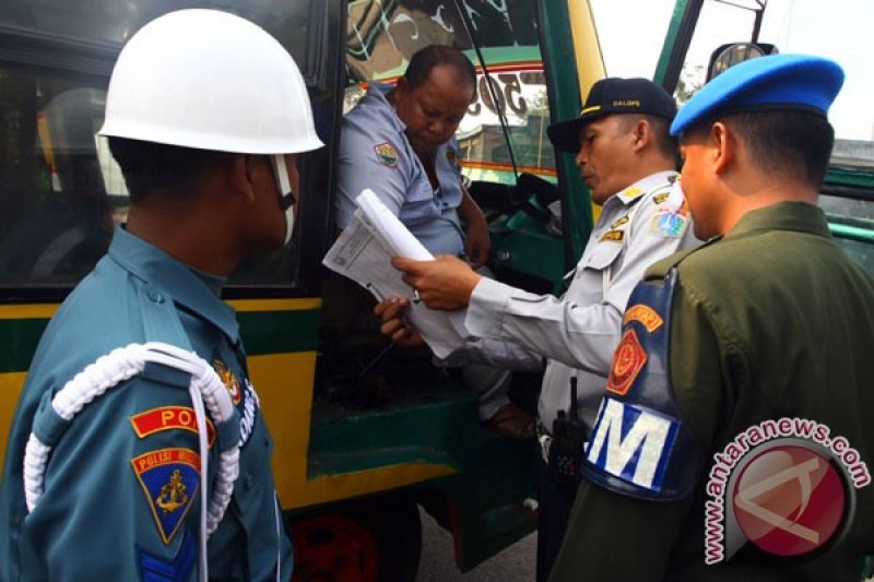 Razia Kendaraan Umum Tak Layak Jalan