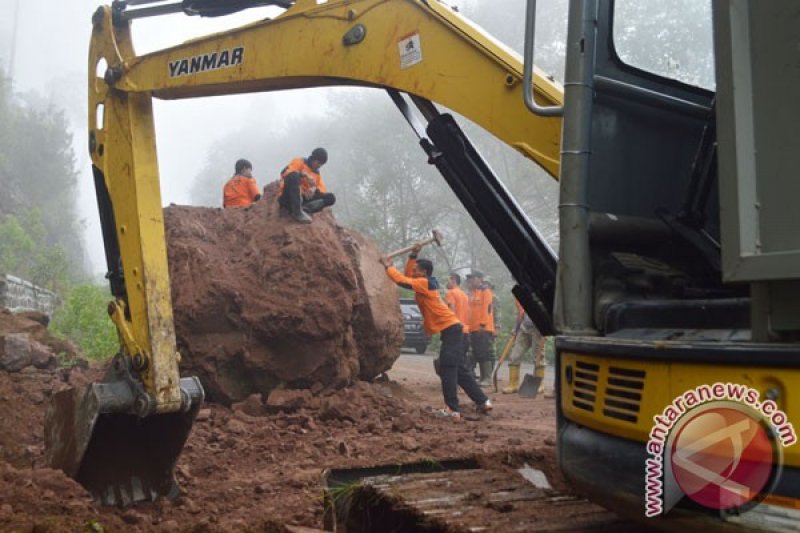 Lereng Gunung Lawu Longsor